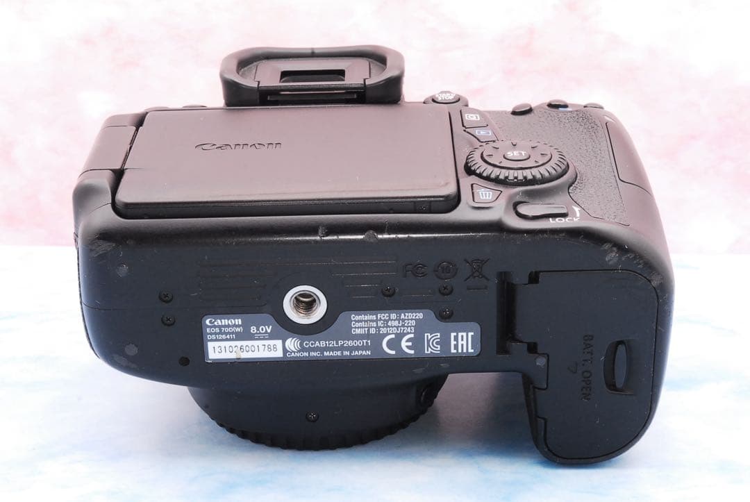 Canon EOS 70D☆手ぶれ補正標準＆超望遠☆一眼レフカメラ☆Wi-Fi