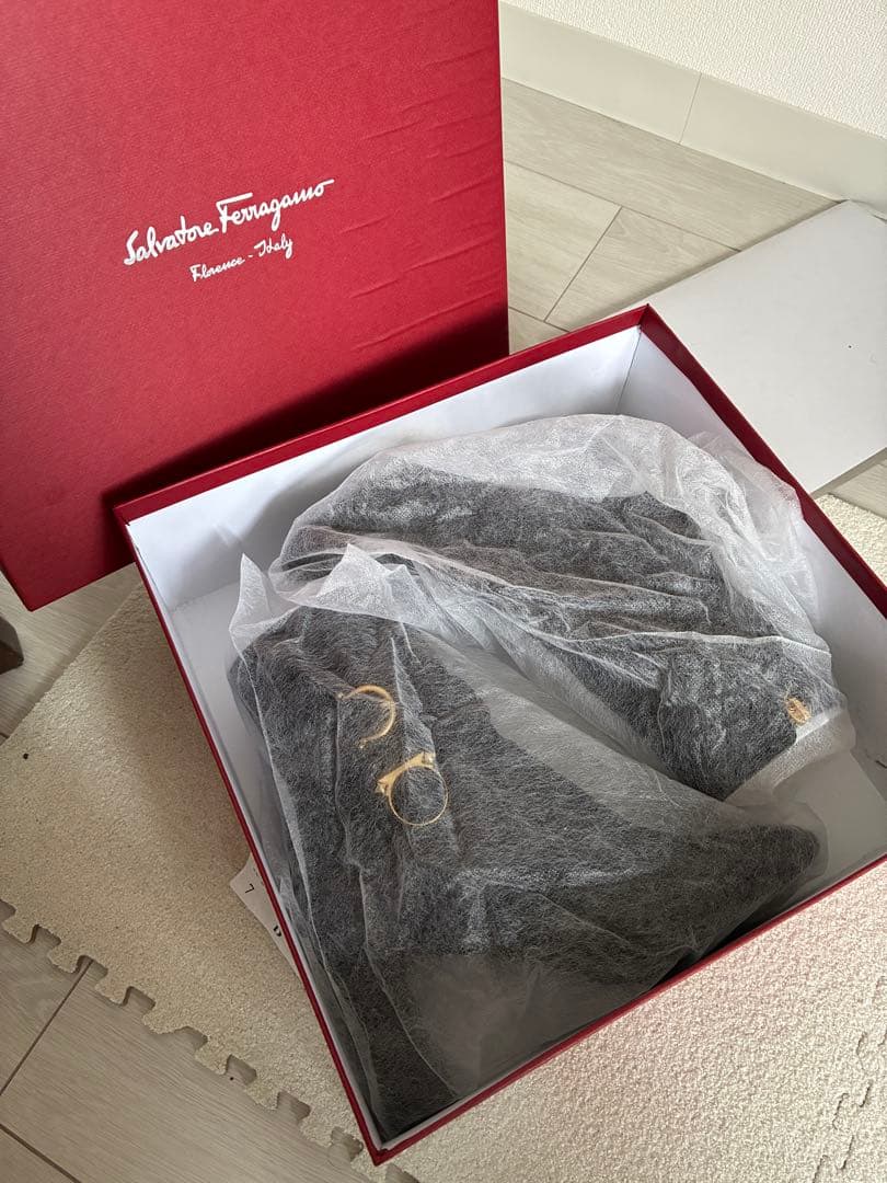 極美品 Ferragamo ブラックレザー　ミドルブーツ　箱付き　24cm