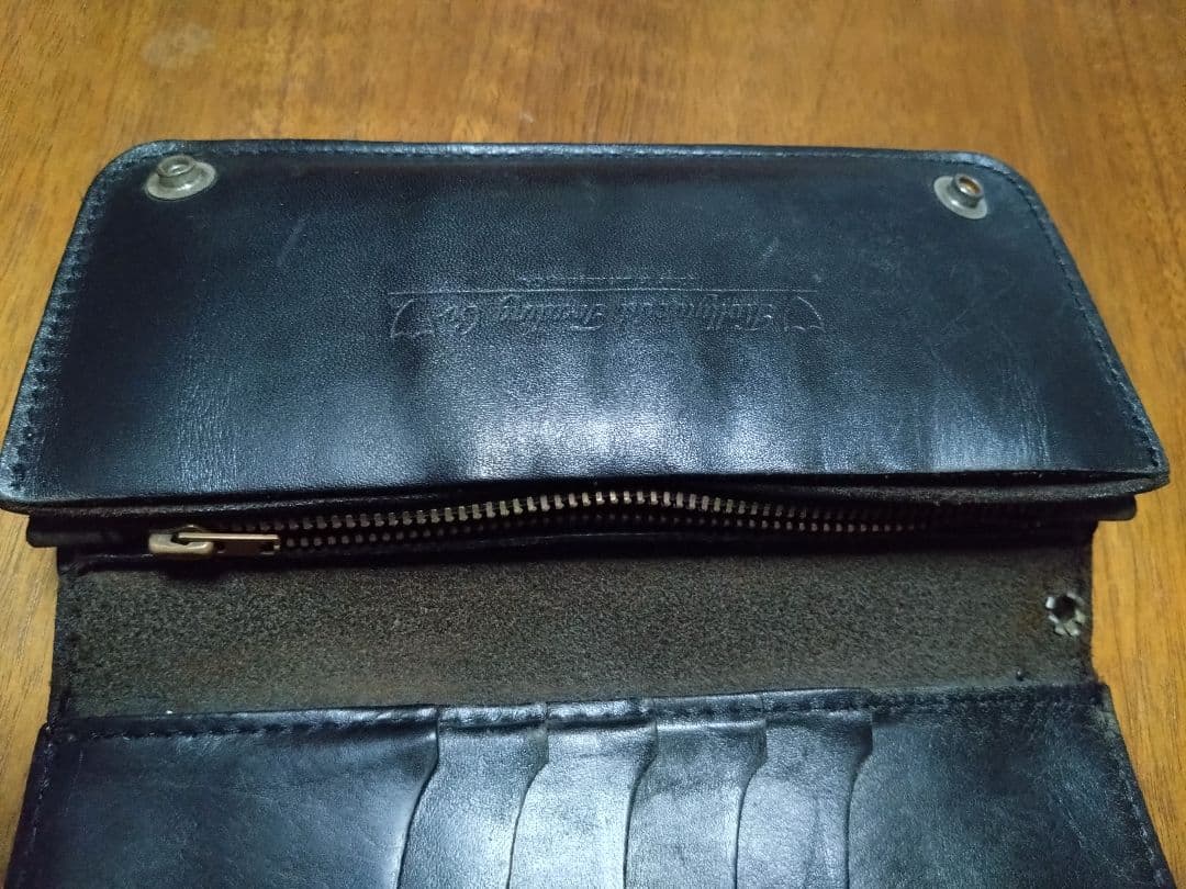 HTC 　長財布　ピラミッドスタッズ　本革　ブラック　黒