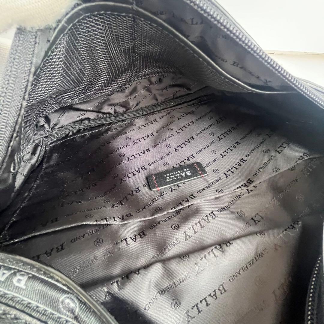 ✨未使用級　近年モデル✨　BALLY バリー　ボディバッグ　ストライプ　黒