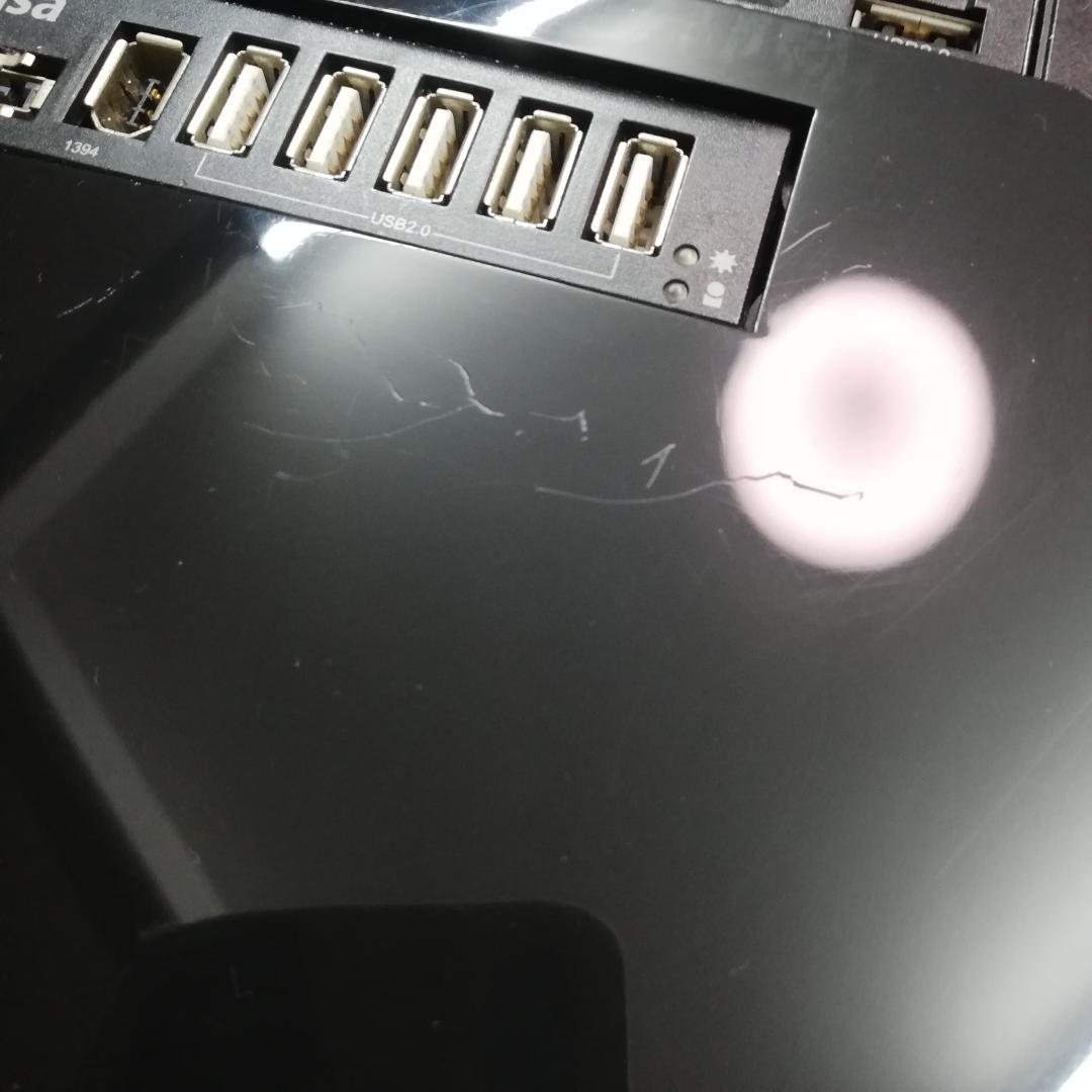 可愛らしいミニタワー筐体に、Core i5 4590 256SSD 8GB