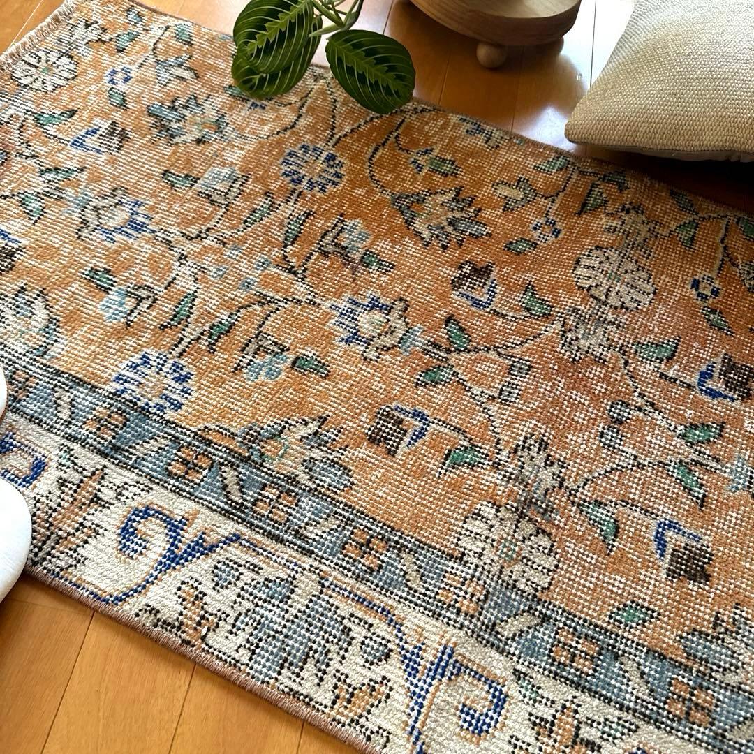 56×120ペールオレンジ　青い花　ボタニカル　トルコヴィンテージラグ