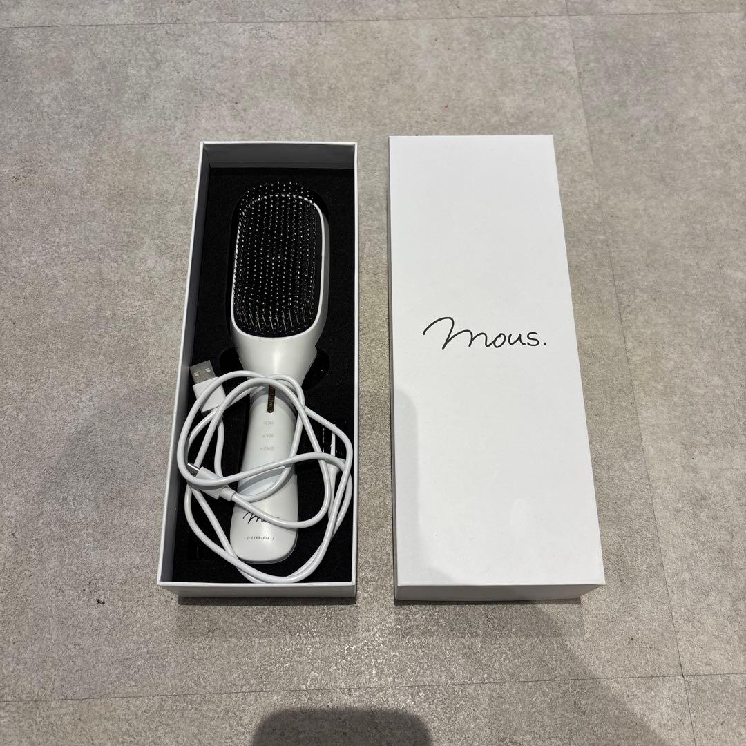 mous. ヘアブラシ ホワイト