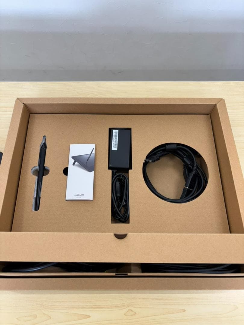 Wacom Cintiq16 DTK1660K1D ペンタブレット イラスト