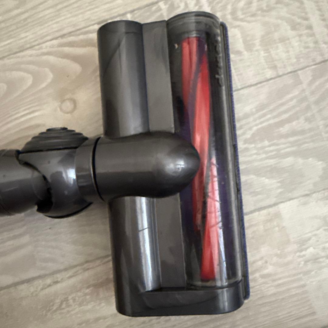 dyson スティッククリーナー 本体 壁掛け充電スタンド付き　V7 slim