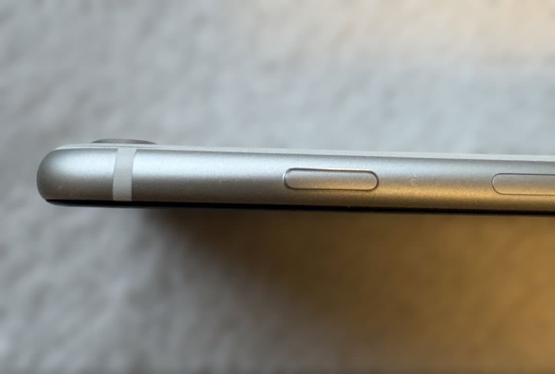 iPhone SE 本体 (第2世代) ホワイト 64GB