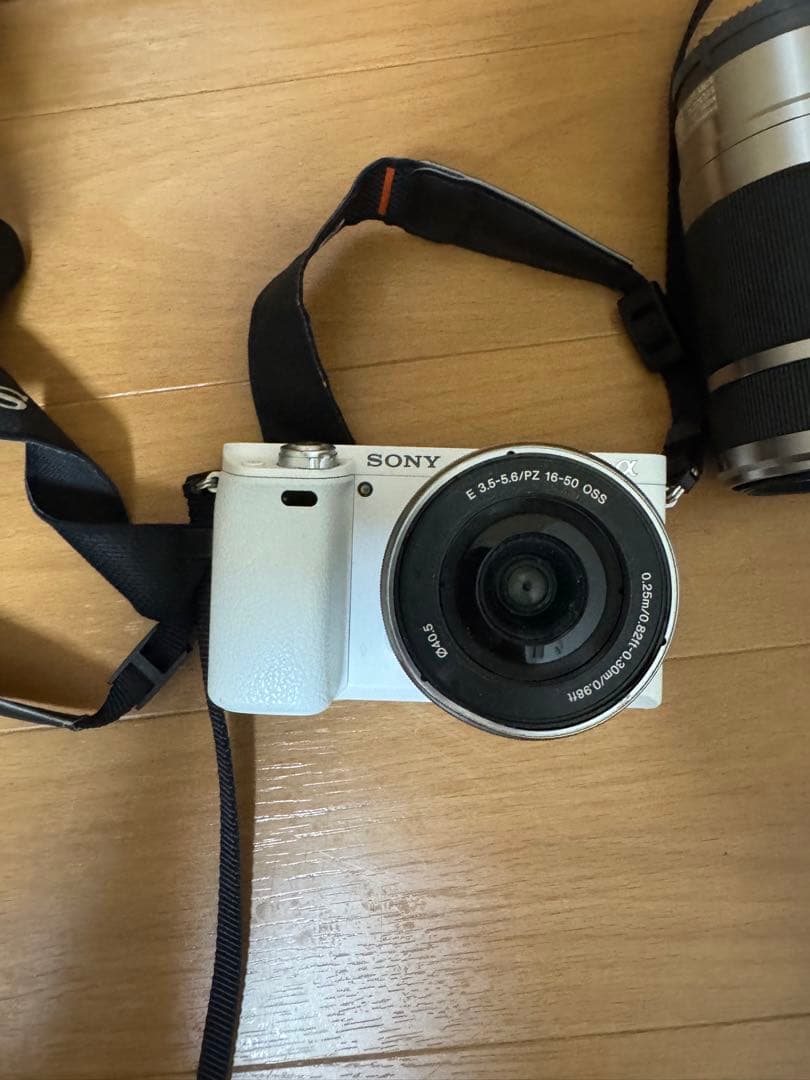 SONY ソニー　α6000 ダブルズームレンズキット カメラILCE-6000