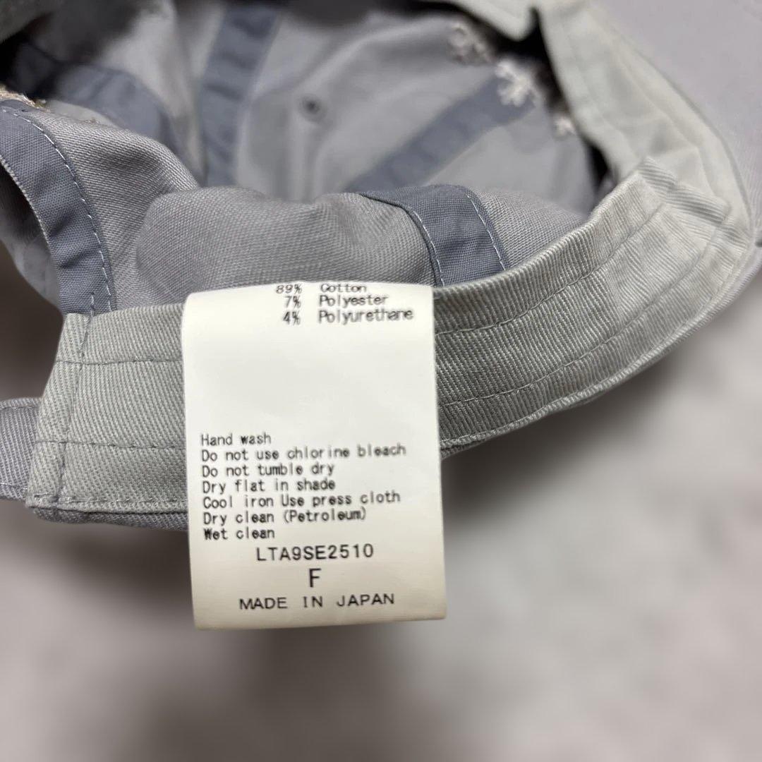 タトラス　ライトグレー ゴールド刺繍 キャップ