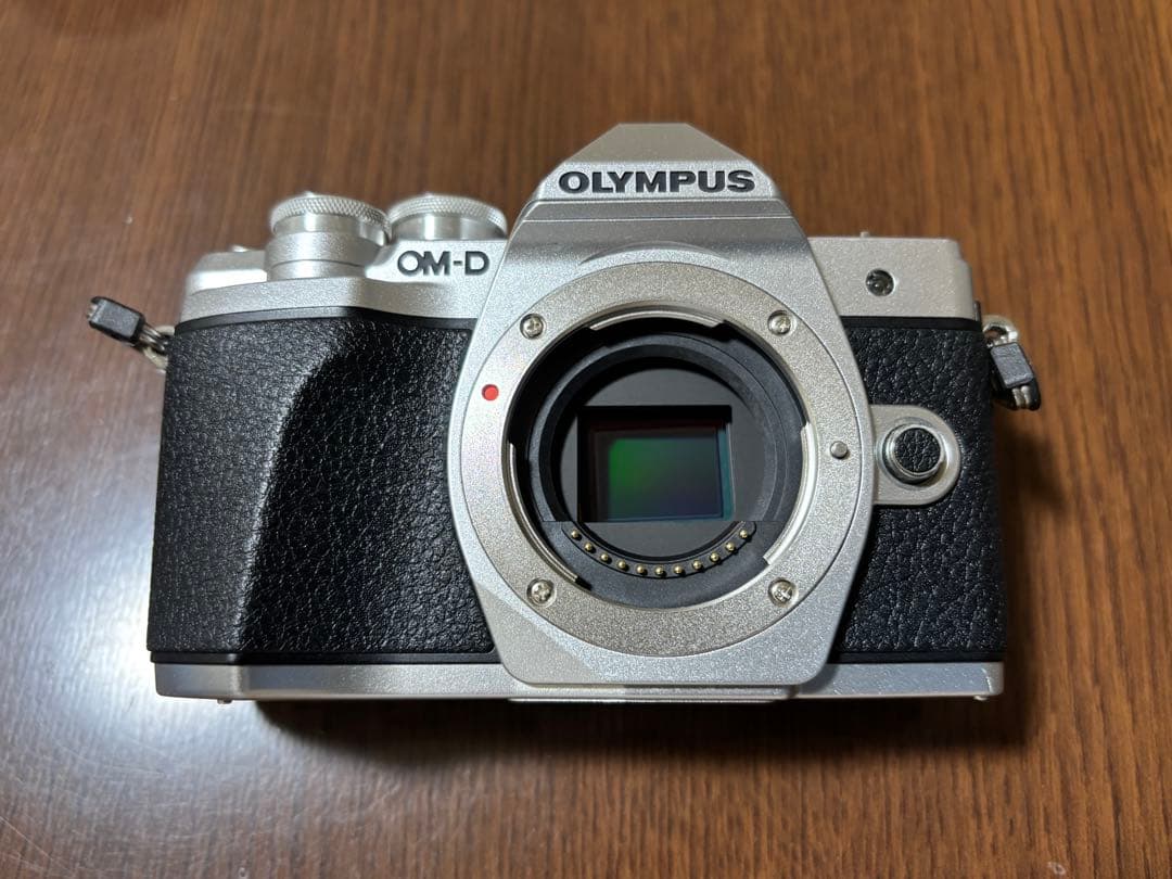 オリンパス OM-D E-M10 Mark III EZダブルズーム 液晶割れ有