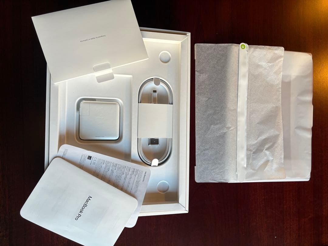 Apple MacBook Pro 2023 14インチ 16G SSD512G