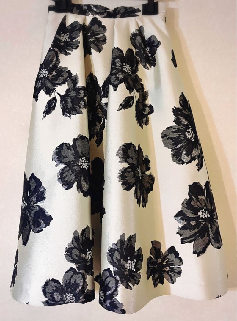 【新品未使用タグ付】allureville ラメフラワージャガードスカート