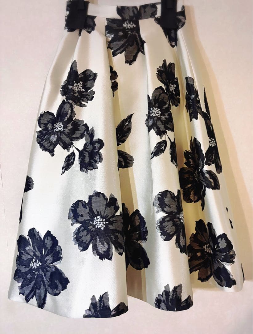 【新品未使用タグ付】allureville ラメフラワージャガードスカート