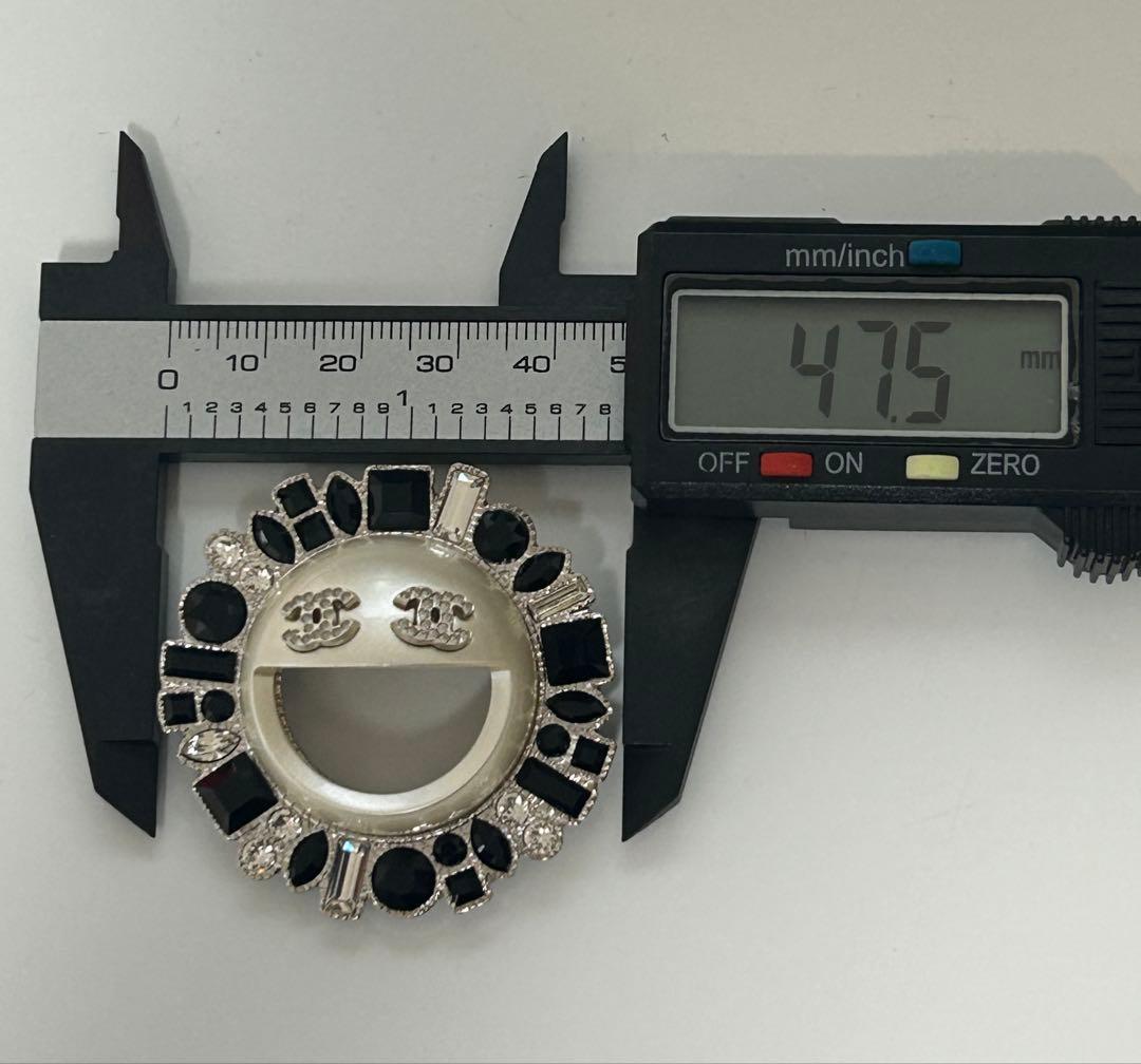 シャネル ココマーク スマイル ラインストーン ブローチ B17V