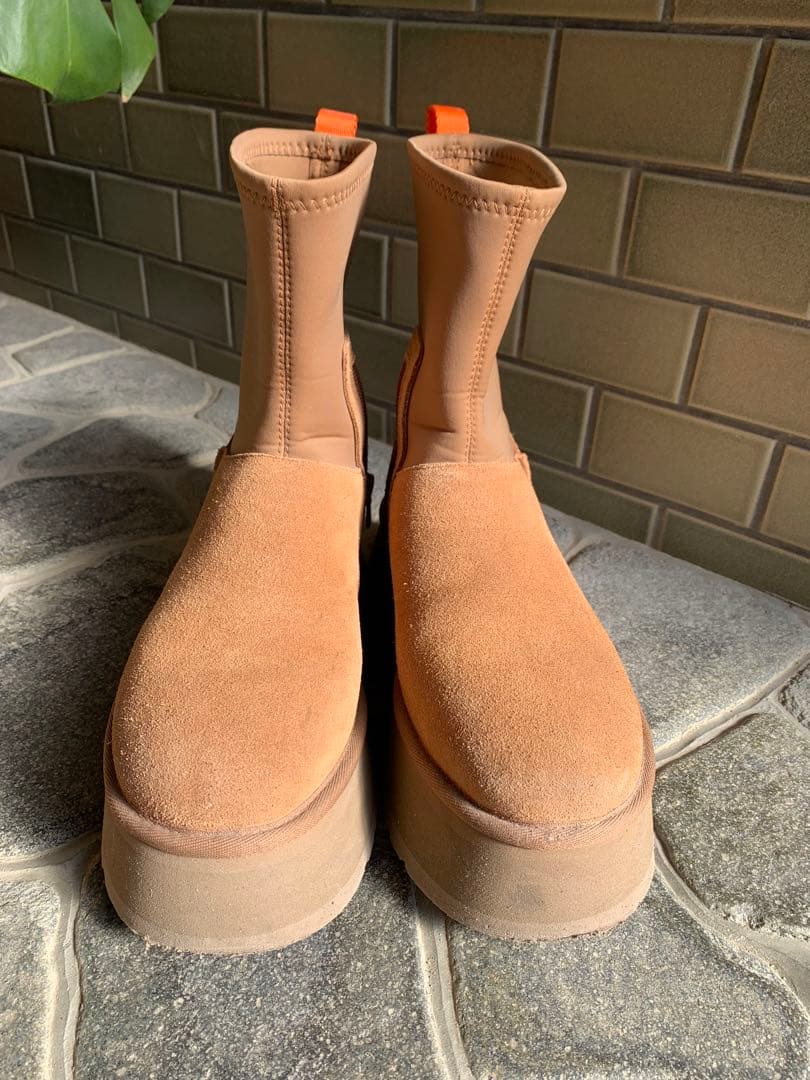 UGG スエード 厚底 ショートブーツ