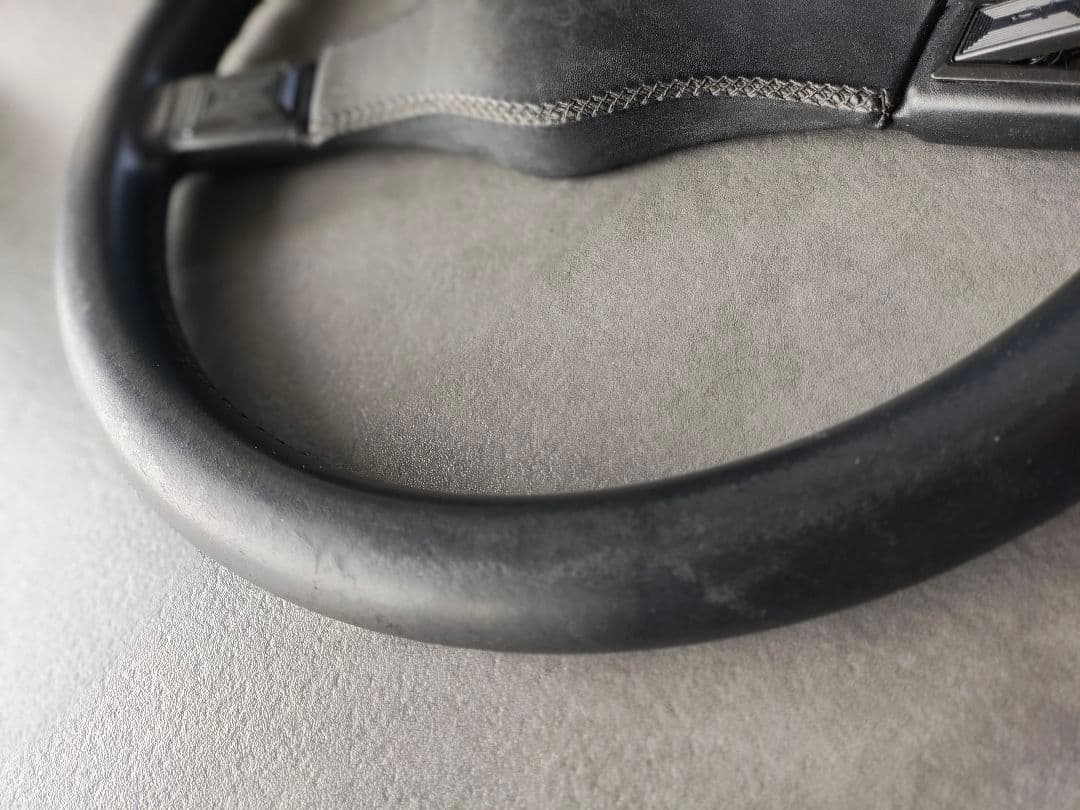 イタルボランテブラックレザー 3スポーク ステアリングホイール　直径約35cm