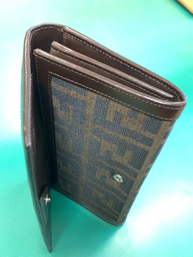美品 正規品 FENDI フェンディ ズッカ柄 長財布 財布 FFロゴ ブラウン