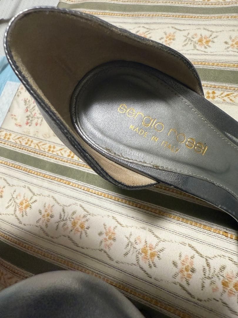 セルジオロッシ　サンダル　37 シルバー　美品