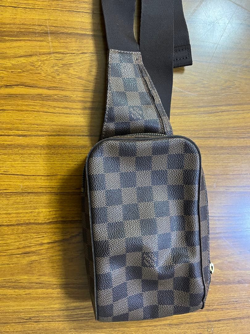 ダミエパターン ボディバッグ ブラウン