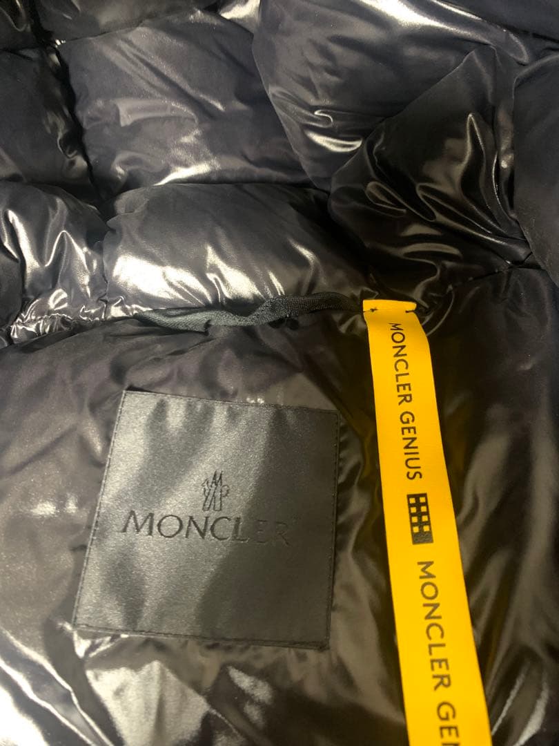 【極美品】即完売品✨MONCLER GENIUSライン✨ダウンジャケット