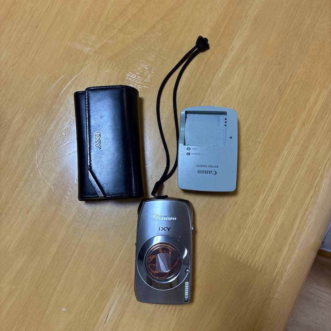 Canon IXY デジタルカメラ 本体と付属品