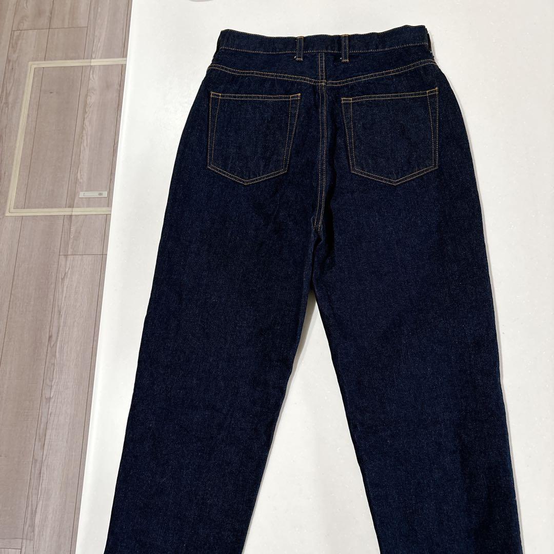 「カジュアルすぎない大人顔」新定番のテーパードデニム インディゴ Mサイズ
