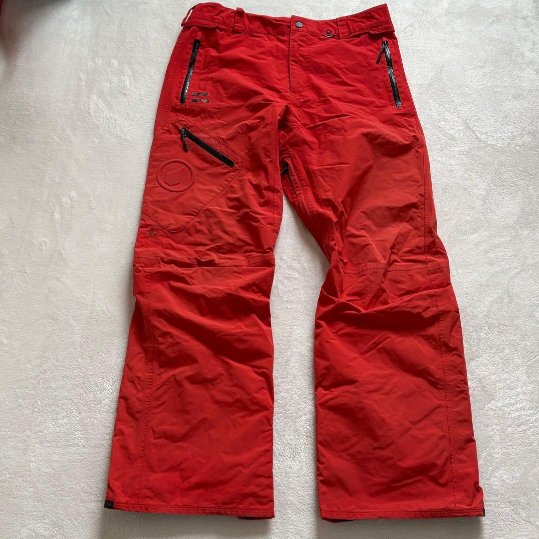 【VOLCOM】GORE-TEX スノーボードパンツ レッド メンズL 防水防風