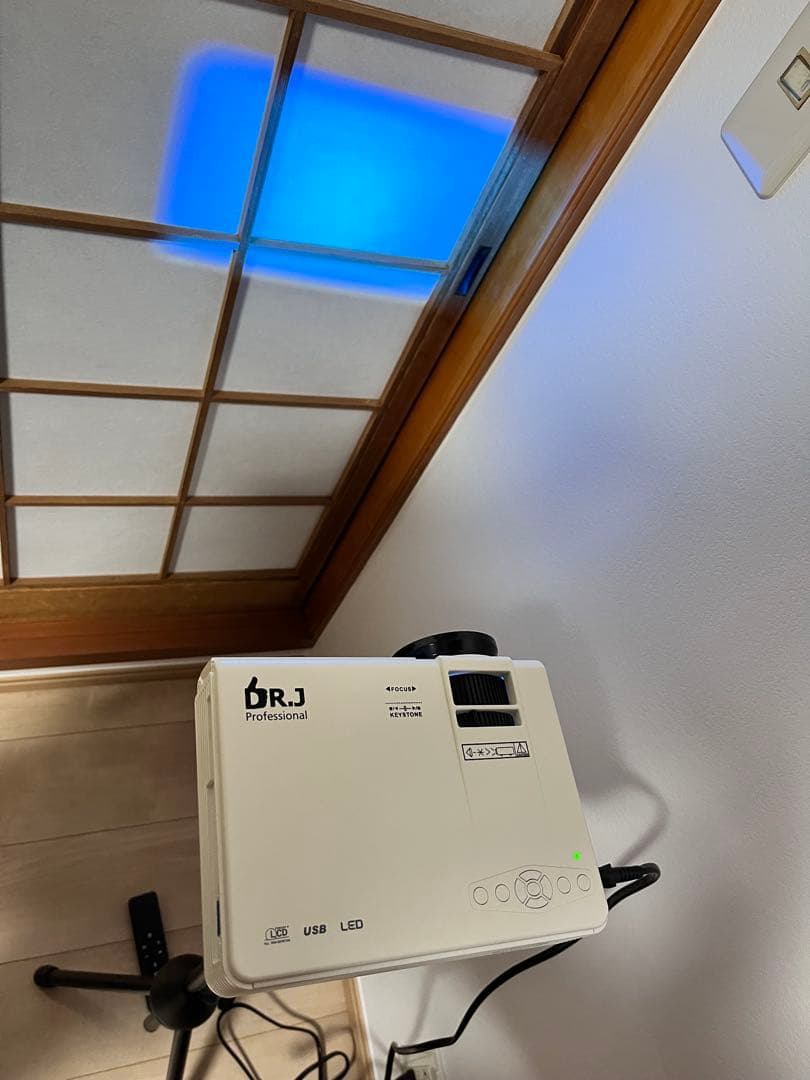 DR.J ミニプロジェクター 三脚付 ホームシアター ホワイトhi-04 箱無し