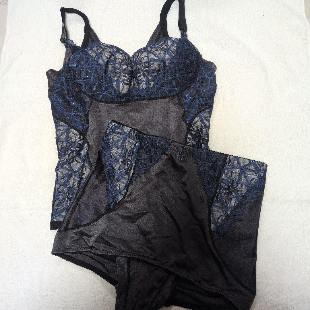 マルコ　カレス　ブラック　補正下着