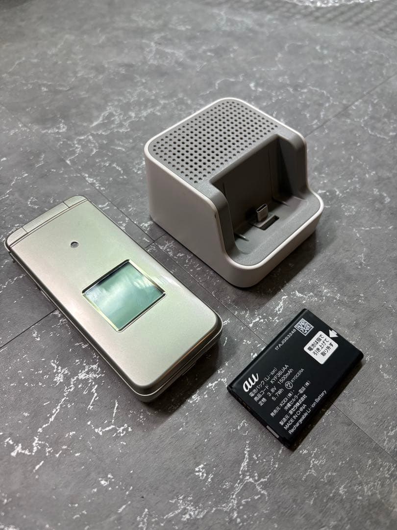 かんたんケータイライト　KYF43 シャンパンゴールド　おまけ付き