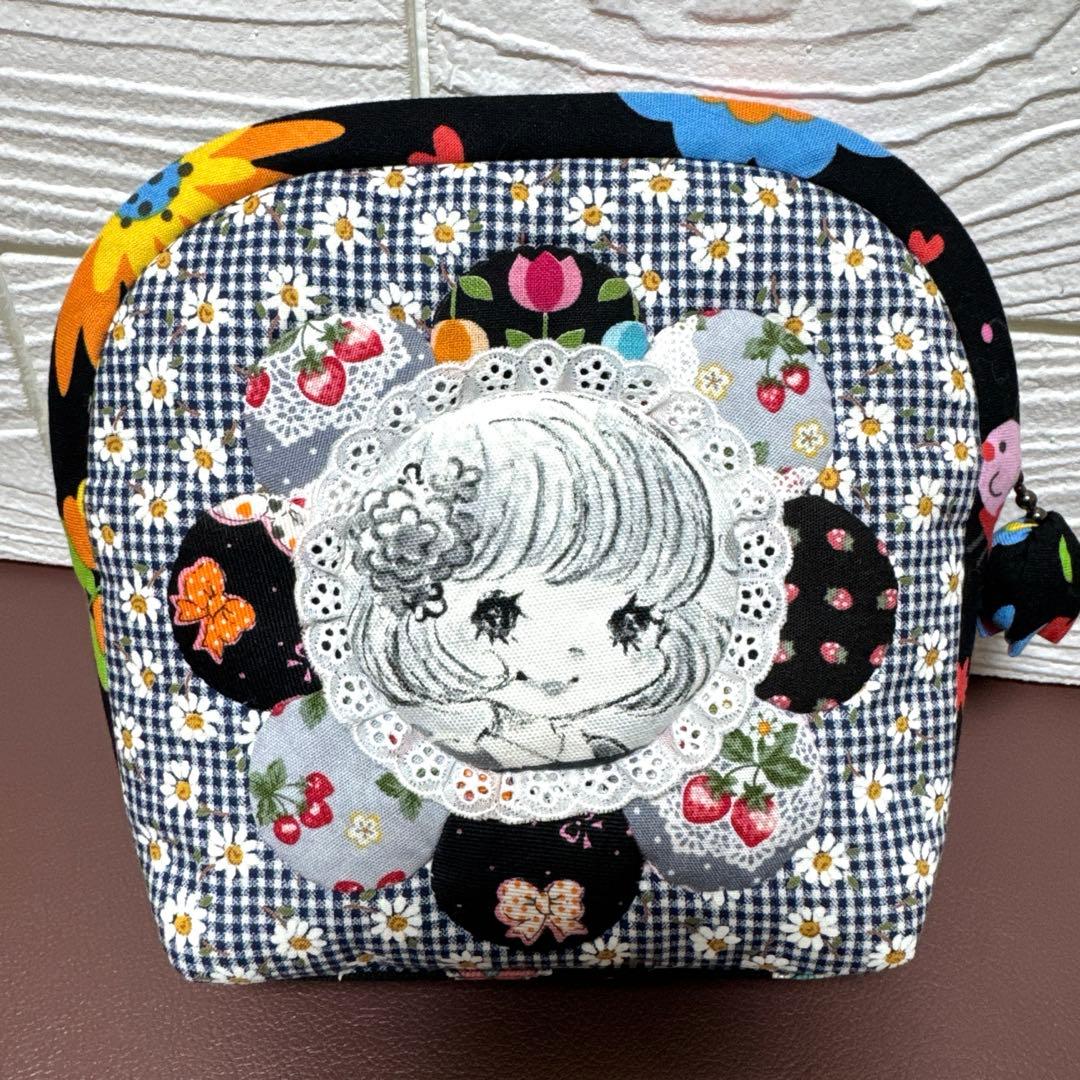 ウサギ様・ロマンズアイタペストリー1点・ポーチ1点