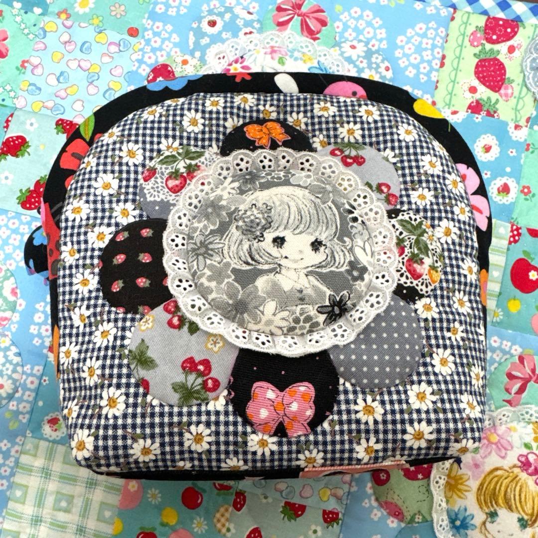 ウサギ様・ロマンズアイタペストリー1点・ポーチ1点