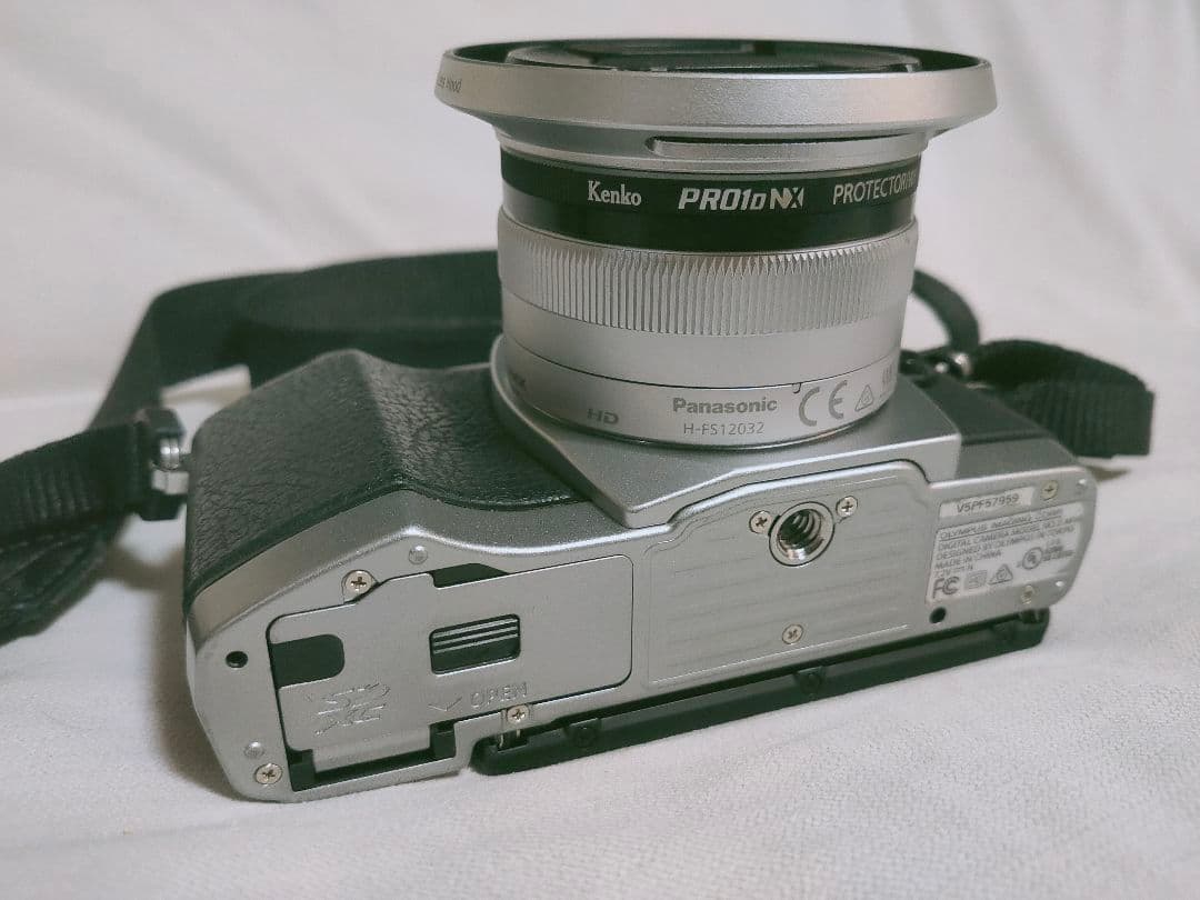 OLYMPUS OM-D E-M10【美品】一眼レフ カメラ