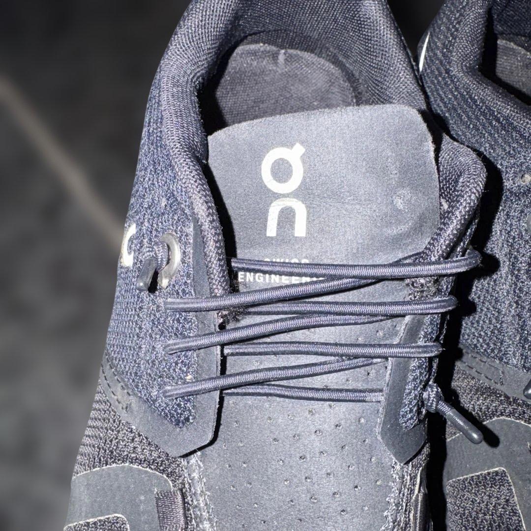 on Cloud 5 7.5 24.5cm ブラック 中古