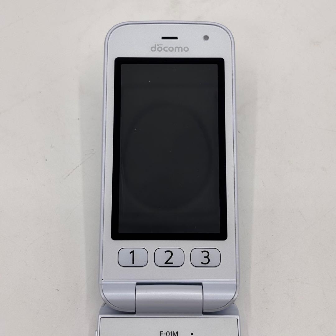 docomoらくらくホン F-01M ホワイト 充電器付き
