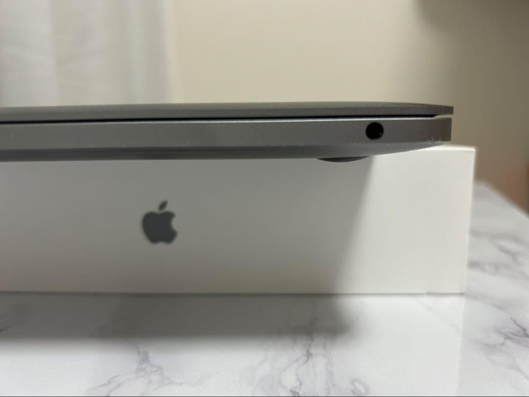 MacBook Pro 13. 2021年購入