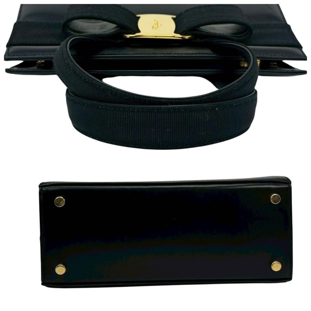 サルヴァトーレフェラガモ レザー Wホック ヴァラリボン ハンドバッグ