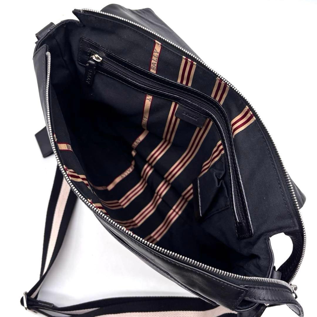 ✨良品✨バリー　メッセンジャーバッグ　トレスポ　A4可　レザー　南京錠