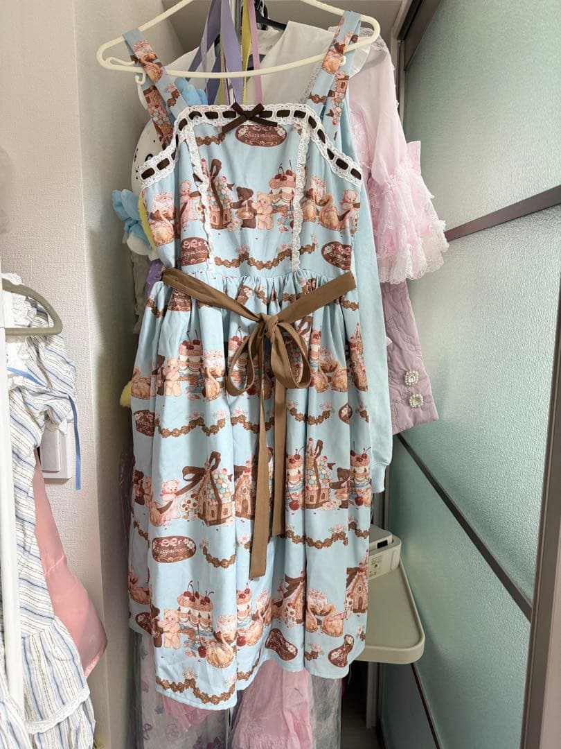 axes femme kawaiiお菓子の家柄ジャンスカ　ブルー