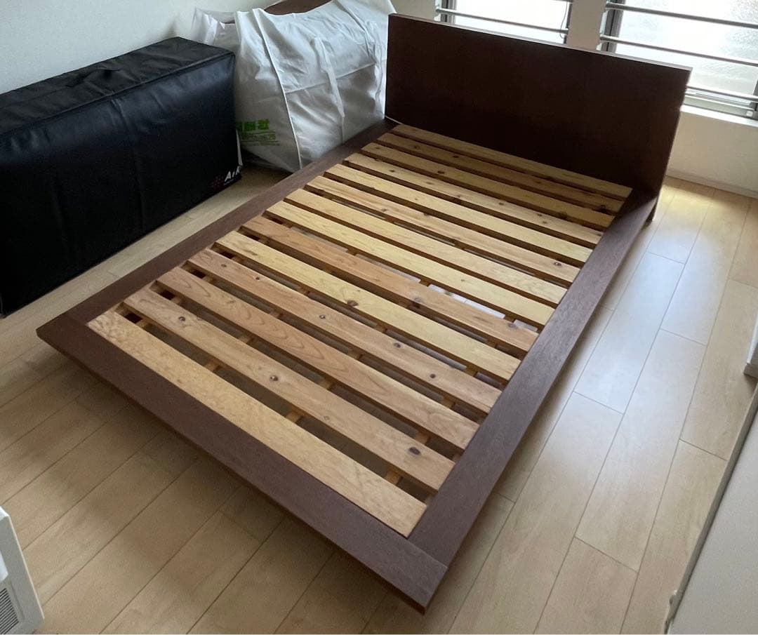 アクタス　セミダブル　ベッドフレーム