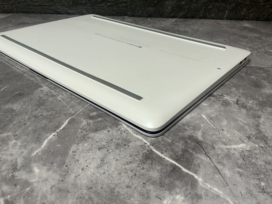 美品 HP corei5 第10世代 メモリ16GB 新品m.2SSD256GB