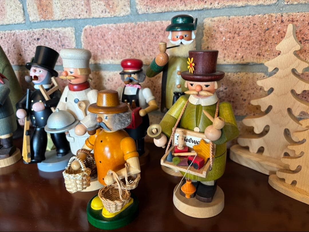 ドイツのザイフェンにて購入　　木製人形セット