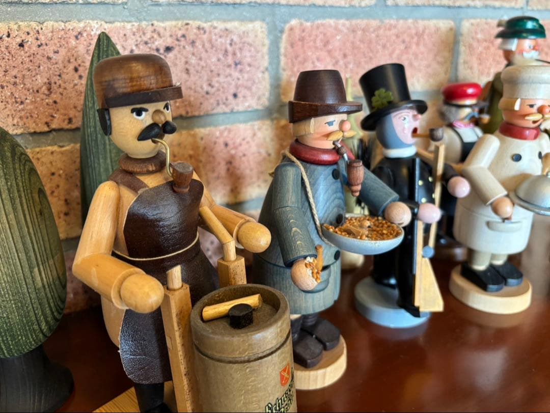 ドイツのザイフェンにて購入　　木製人形セット