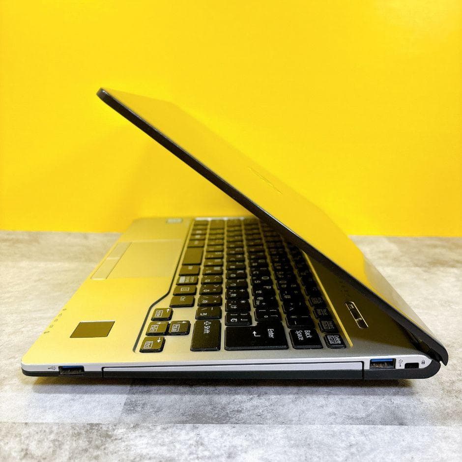 小型軽量❣SSDで快適✨ｉ5✨フルHD カメラ付きノートパソコン 仕事や趣味に♪