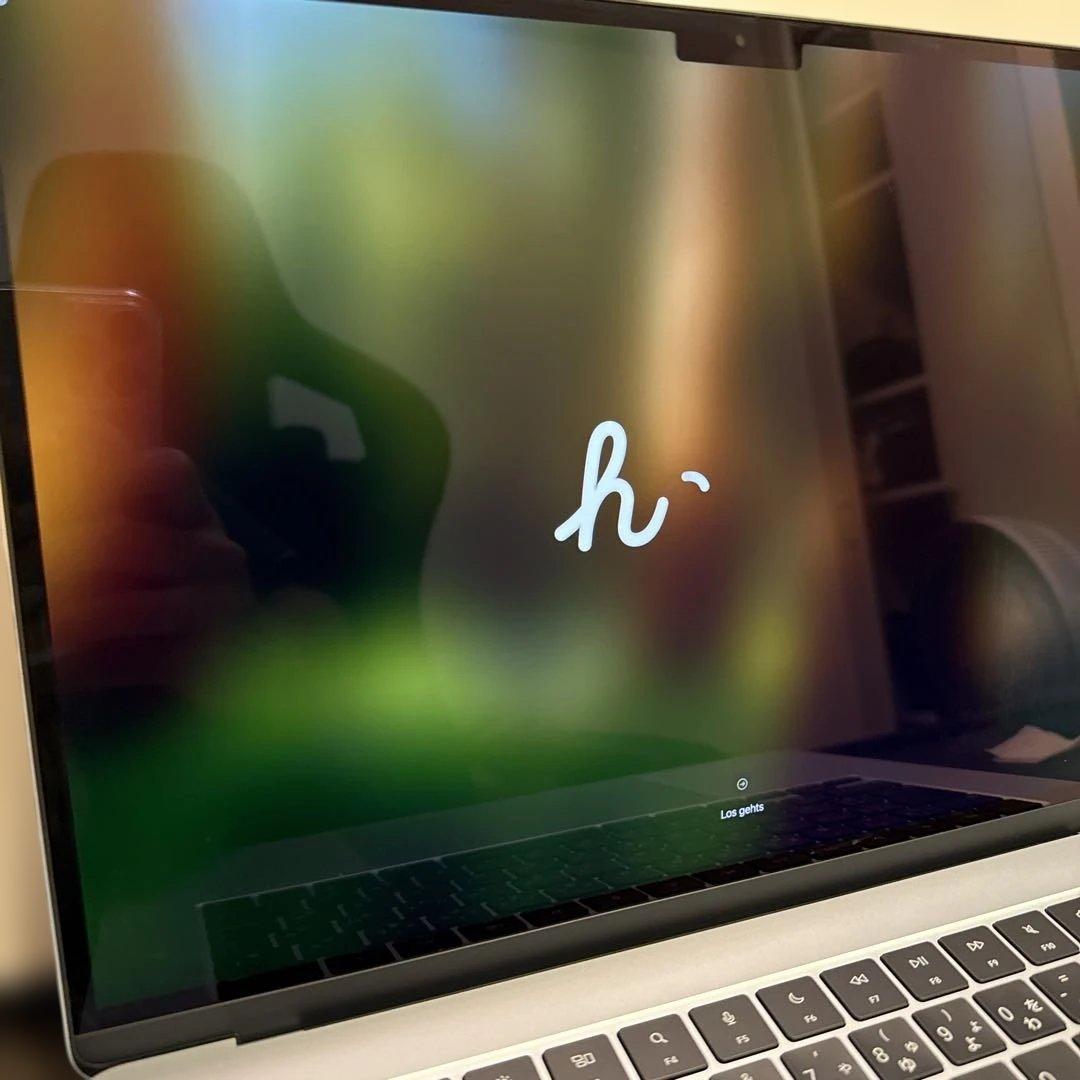 Apple MacBook Air 15インチ M4 2025バッテリー100%