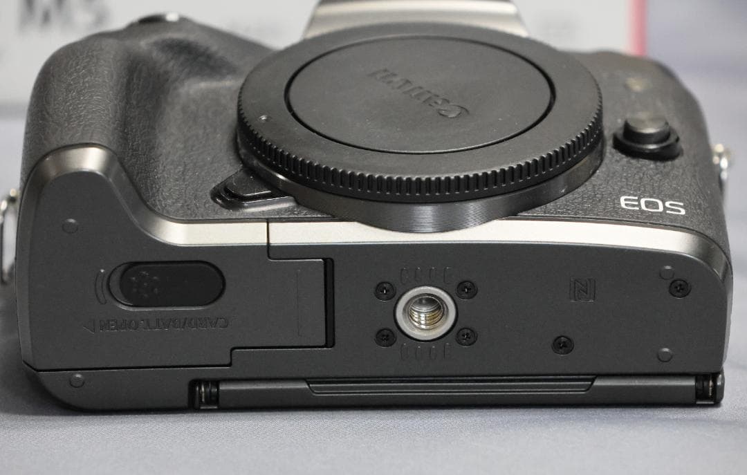 週末値引美品Canon EOS M5