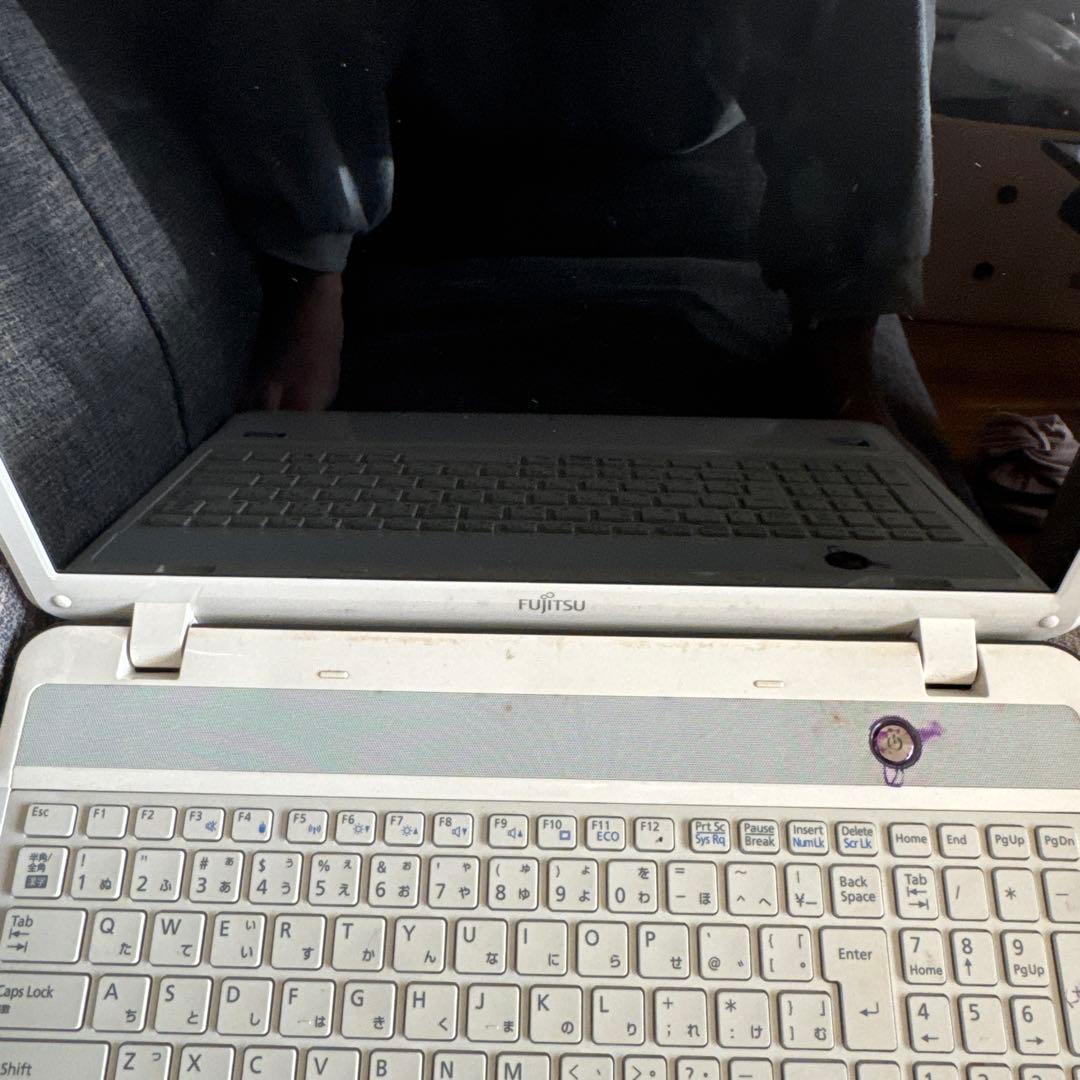 Fujitsu LIFEBOOK AH33/J ノートPC