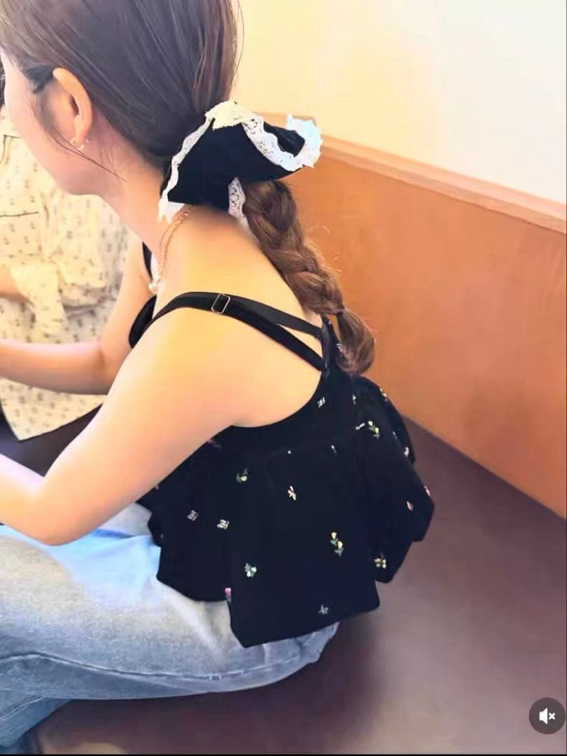 Bibiy. ブラック フラワー刺繍 トップス