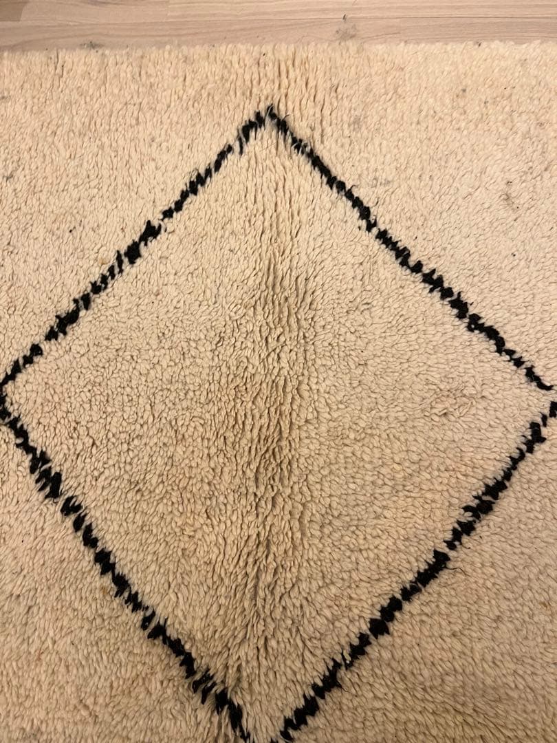 ベニワレン ウールラグ 150cm x 193cm