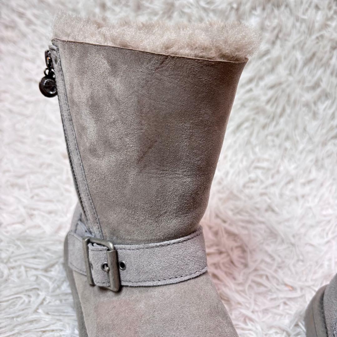 アメリカ限定品✨️UGG ムートンブーツ ピンクリボン ブレイズ 刺繍 チャーム