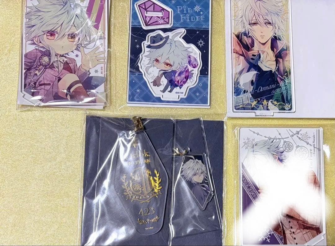 ピオフィ　オルロック　アクリルスタンド　箔押しタグキー　チャーム